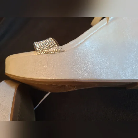 NWOT Sugar size 7 cream platform wedges - Picture 10 of 13